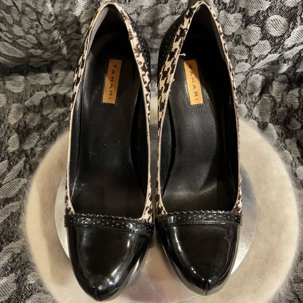 TAHARI | Avenue style Houndstooth Pattern Stunning Heels - Picture 2 of 15